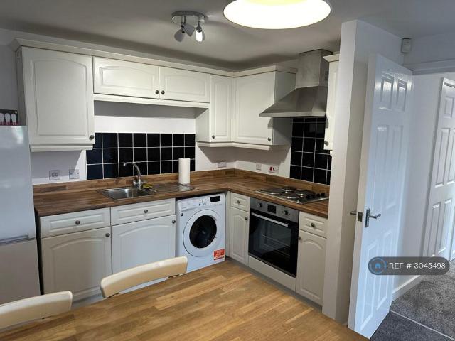Prospect Court, Morley, Leeds, LS27 2 bed flat to rent £800 pcm £185 pw