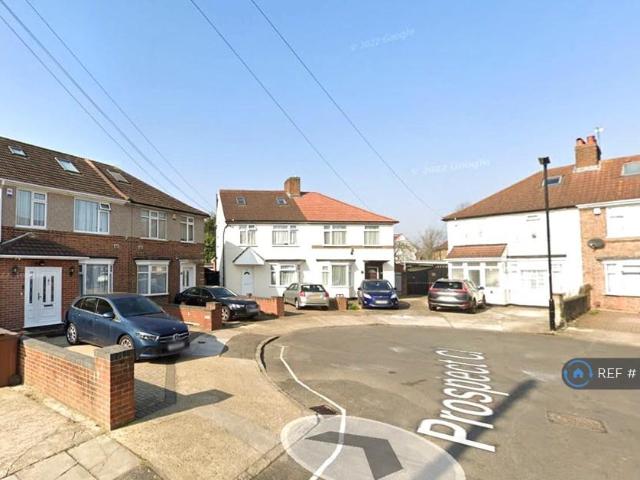 Prospect Close, Hounslow, TW3 3 bed semi detached house to rent £2,800 pcm £646 pw