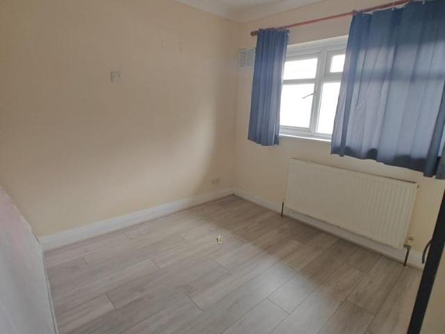 Prospect Close, Hounslow TW3 3 bed terraced house to rent £2,450 pcm £565 pw