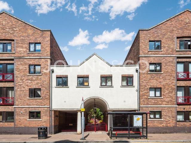 Prospect Place, Wapping Wall, London E1W 3 bed terraced house to rent £3,250 pcm £750 pw