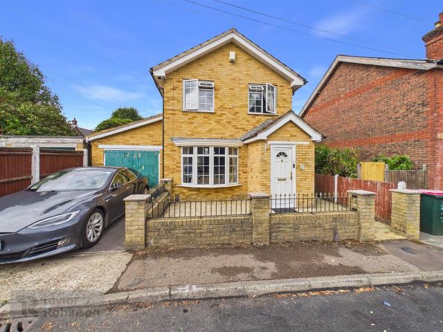 Prospect Place, Crawley RH11, 3 bed detached house to rent, £2,200 pcm | PrimeLocation