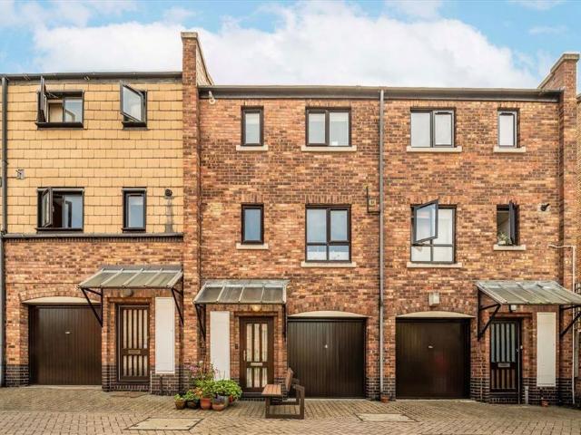 Prospect Place, London E1W 3 bed semi detached house to rent £3,500 pcm £808 pw
