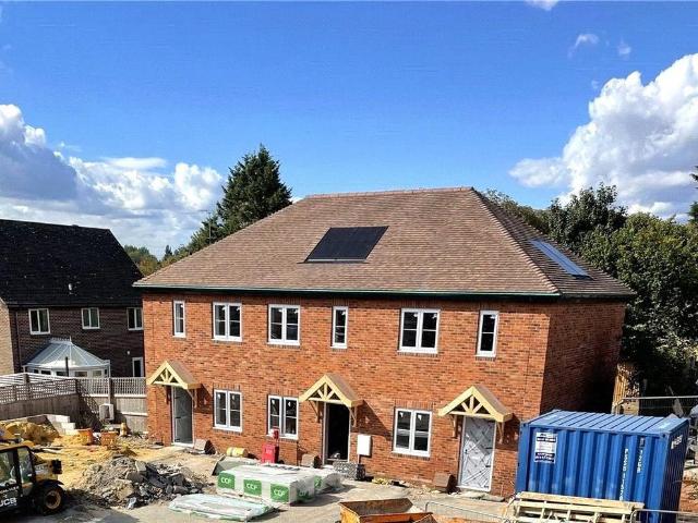 Prospect Road, Alresford SO24 2 bed end of terrace house to rent £1,400 pcm £323 pw