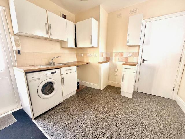 Prospect Road, Shanklin, PO37 2 bed apartment to rent £800 pcm £185 pw
