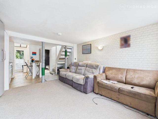 Prospect Row, Cambridgeshire PE19 2 bed end of terrace house to rent £1,100 pcm £254 pw