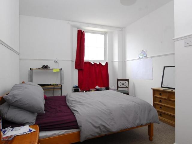 Prospect Street, Flat 2, Plymouth PL4 2 bed flat to rent £1,569 pcm £362 pw