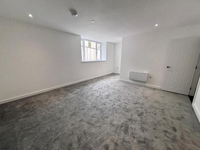 Prospect Street, Hull, HU2 1 bed apartment to rent £800 pcm £185 pw
