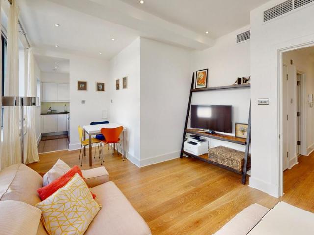 Prospero House, 6 Portsoken Street. 1 bed apartment to rent £2,400 pcm £554 pw