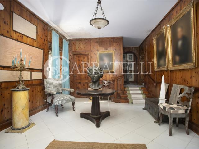 Prospiciente il Lago Albano, stupenda proprietà immobiliare. 1510m² Castel Gandolfo