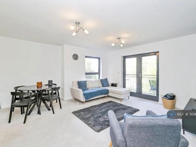 Pratchett Court, Watford, WD18 2 bed flat to rent £1,650 pcm £381 pw