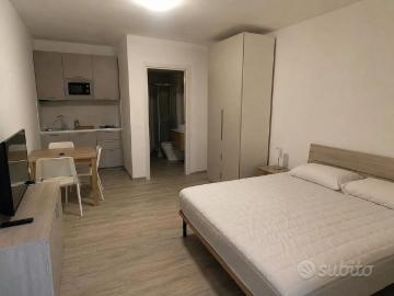 Pratico monolocale con posto auto in zona Parona