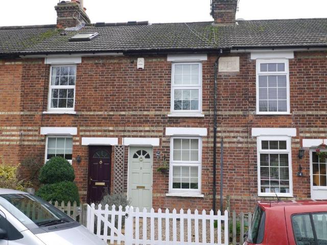 Pratts Bottom BR6 2 bed terraced house to rent £1,650 pcm £381 pw