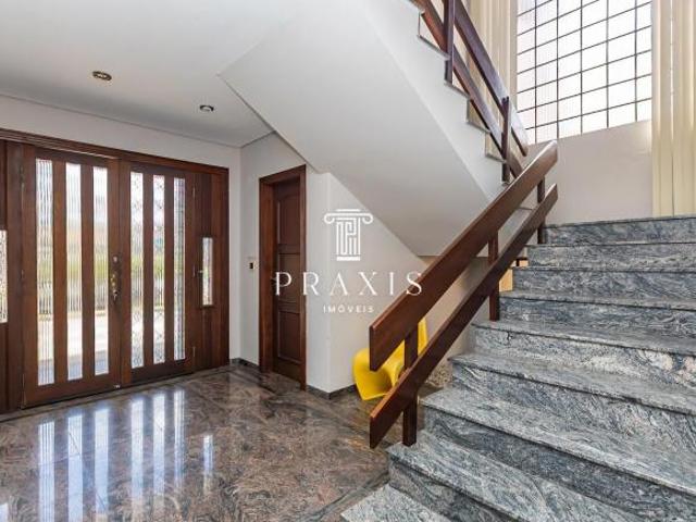 Praxis Imóveis vende ampla casa com 474m² no Bairr
