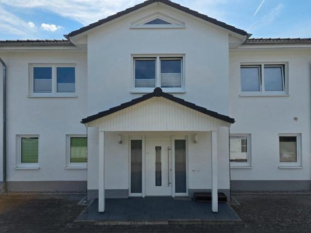 PraxisBürogebäude auch zum Wohnhaus umnutzbar