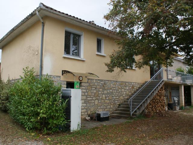 Prayssac: Maison Renovee Avec Jardin, Garage Et Dependances. 103m² Prayssac