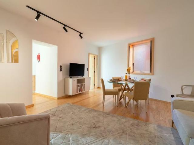 Praça de Parada Leitão, Porto, Braga 4050 456