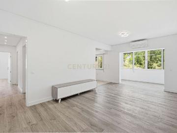 Praça Simão da Veiga Júnior, Santo António dos Cavaleiros, Portugal, Santo António Dos Cavaleiros e Frielas, Lisbon 2660 347