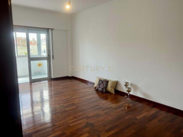 Praceta Júlio Dinis, Massamá e Monte Abraão, Lisbon 2745 811