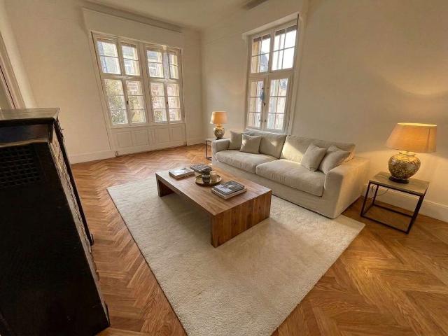 Prachtvolle und luxussanierte 5 Zimmer Stilaltbauetage im Holzhausenviertel
