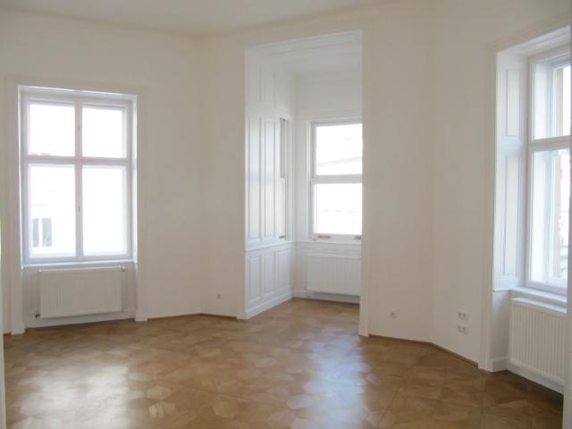Prachtvolle Altbauwohnung nahe Karlskirche!