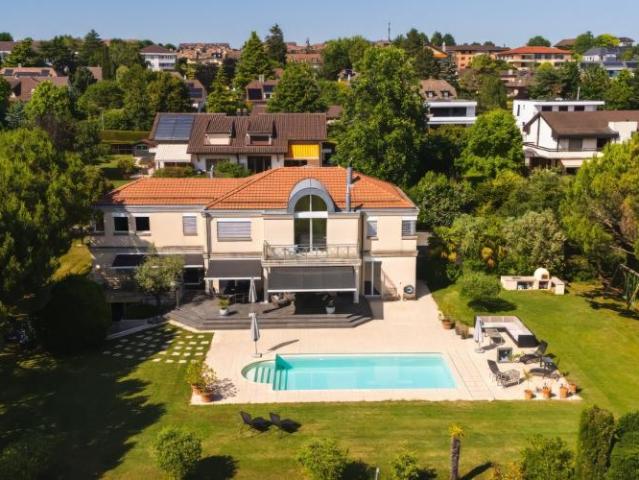 Prachtvolles Haus mit Seeblick und Pool
