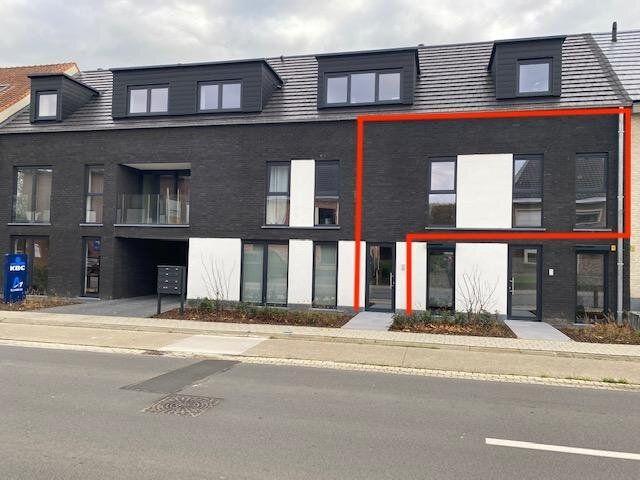 Prachtig 2 slaapkamerappartement met private inkom + parking