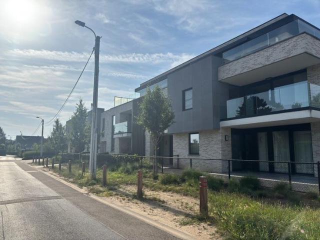 Prachtig 2 slpkmrappartement met parkeerplaats te huur in.