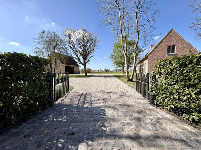Prachtig totaal gerenoveerde hoeve in een groene, landeli.
