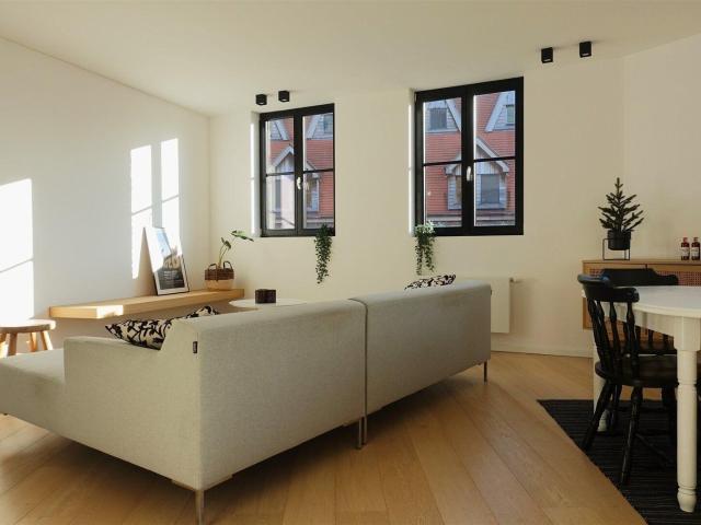Prachtig twee slaapkamer appartement te huur op uitstekende