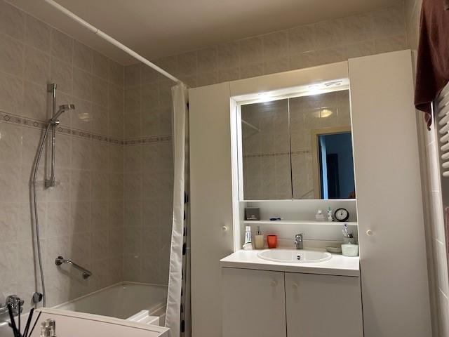 prachtig woon appartement met 2 slaapkamers en een staanpl