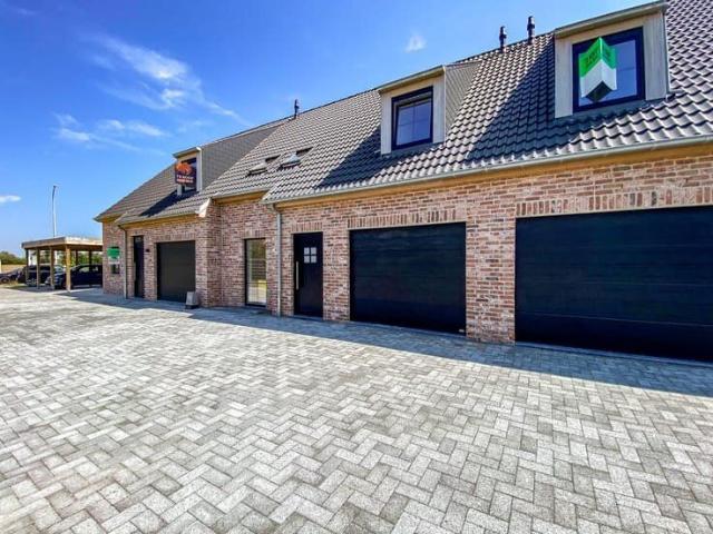 Prachtig afgewerkte nieuwbouwwoning met 4 slaapkamers te Pe
