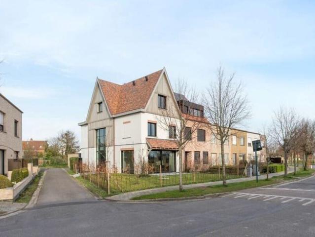 Prachtig afgewerkte hoekwoning, zeer rustig gelegen nabij he
