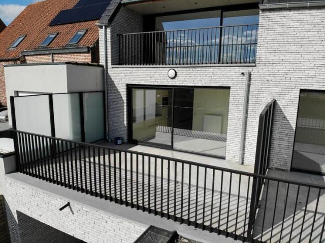 Prachtig appartement met groot terras, 2 kamers MET staanpl