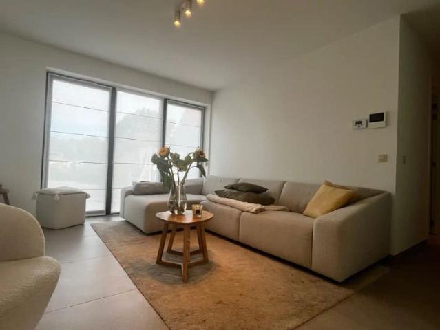 Prachtig appartement met groot terras, 2 kamers MET staanplaats