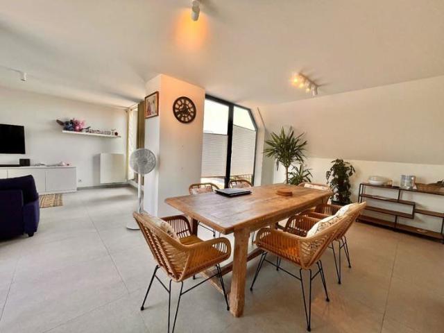 Prachtig dakappartement met 3 slaapkamers MET staanplaats