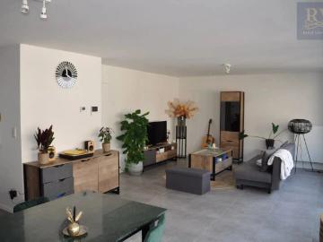 PRACHTIG EN RUIM APPARTEMENT MET 2 SLPK IN HET CENTRUM VAN BILZEN