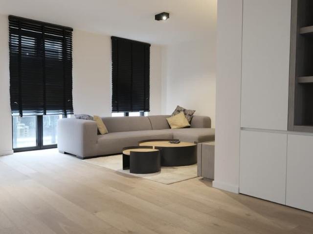 Prachtig gemeubeld luxeappartement met twee slaapkamers gelegen in dé winkelstraat van Hasselt