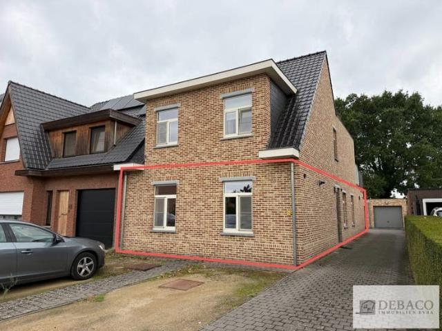 Prachtig gelijkvloers app. met 3 slaapkamers, tuin en garage