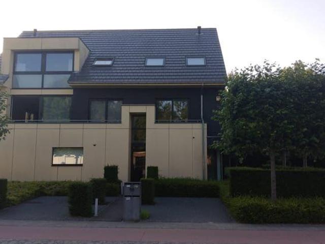 PRACHTIG GELIJKVLOERSAPPARTEMENT in een GROENE OASE