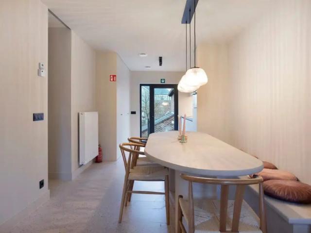 PRACHTIG GERENOVEERD 4 SLAAPKAMERAPPARTEMENT TE HUUR OP JAARBASIS