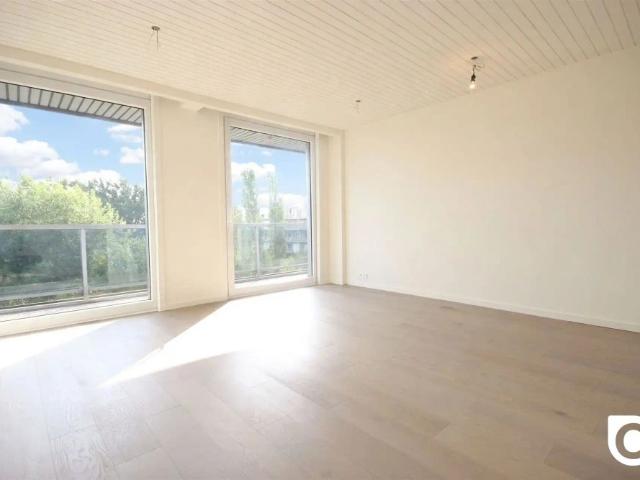 Prachtig gerenoveerd 2 slaapkamer appartement