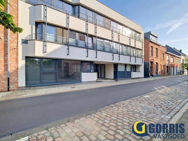 Prachtig gerenoveerd appartement met 2 slaapkamers gelegen op de 2de verdieping