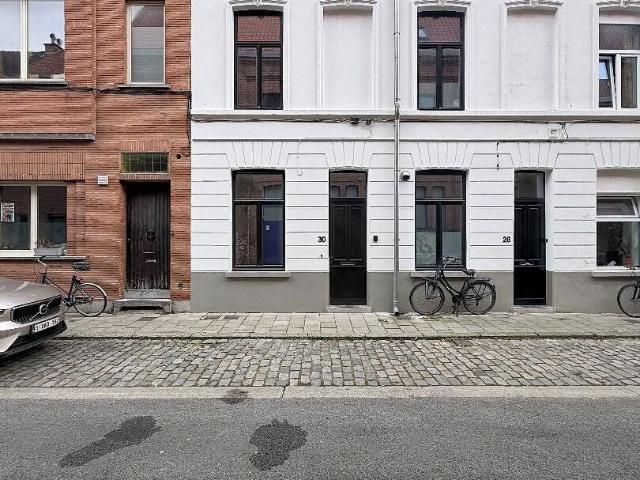 Prachtig gerenoveerde rijwoning met 2 slaapkamers en buiten