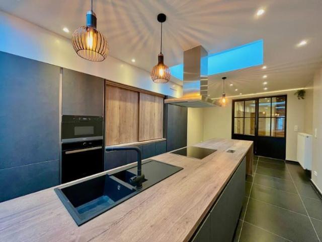 Prachtig gerenoveerde woning met 3 slaapkamers te huur in.