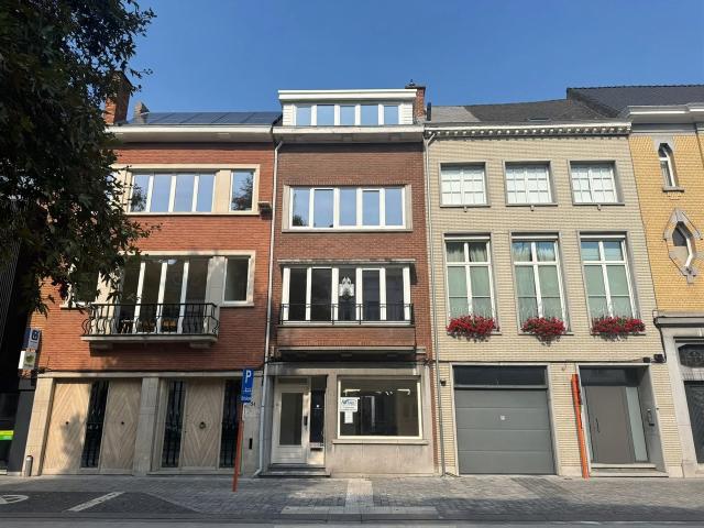 Prachtig gerenoveerde woning op toplocatie aan het Keizersplein in Aalst