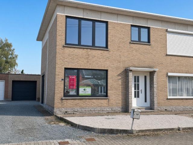 Prachtig gerenoveerde woning te Denderbelle