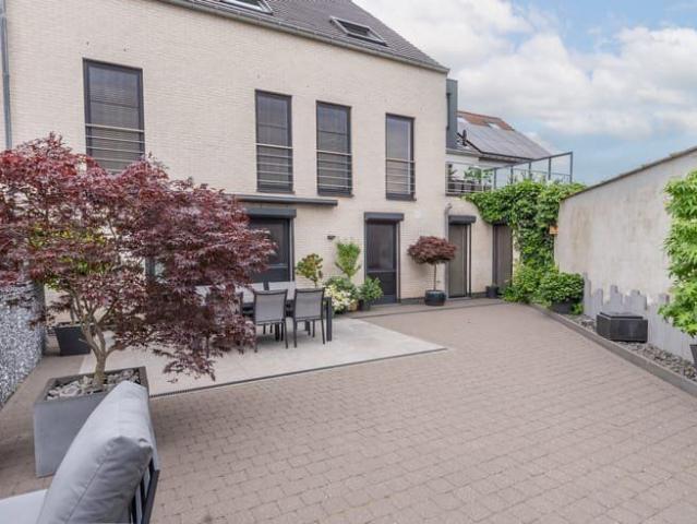 Prachtig GLVLappartement met tuin & 2 autostaanplaatsen