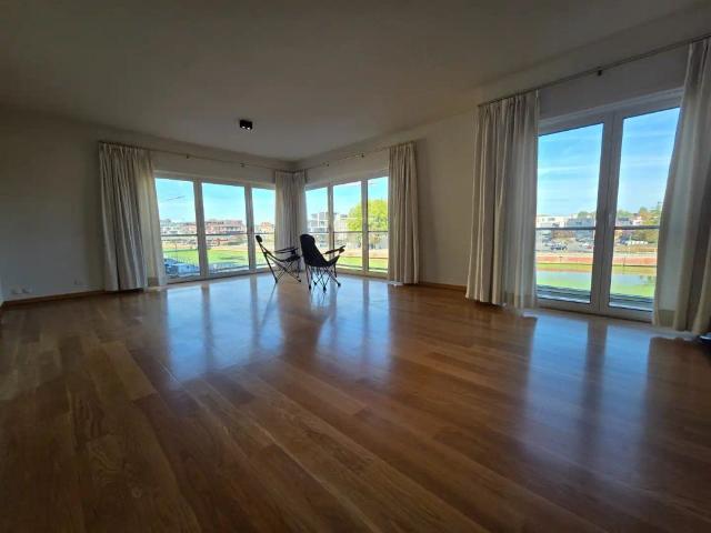 Prachtig hoekappartement aan de Leie met ondergrondse standplaats!
