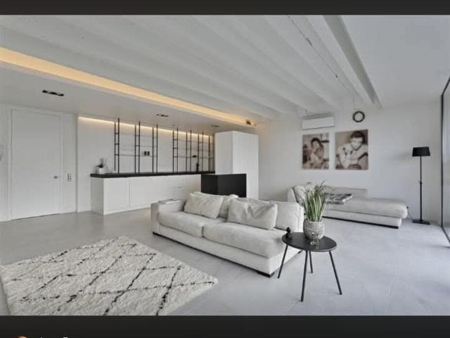 Prachtig modern gerenoveerd 2 slaapkamer appartement