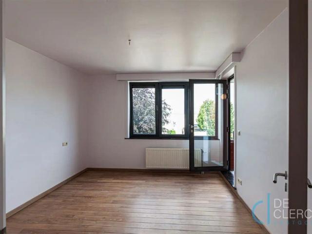 Prachtig ruim appartement te huur in hartje Lochristi!